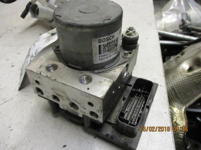 Begagnade ABS-pump Fiat Punto Evo (199) 1.3 JTD Multijet 85 16V Euro 5 Pris € 80,00 Marginaltabell erbjuds av Autobedrijf Brooks