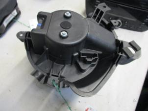 Używane Silnik wentylatora nagrzewnicy Fiat Doblo Cargo (263) 1.6 D Multijet Cena € 60,00 Procedura marży oferowane przez Autobedrijf Brooks