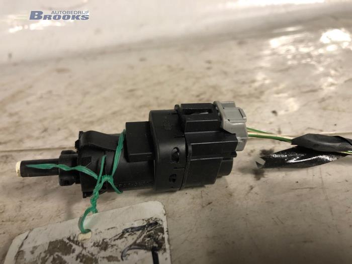 Brake light switch from a Ford Focus 2 1.6 TDCi 16V 90 2006