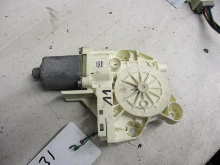 Usados Motor de ventanilla de puerta Ford Focus 2 1.6 TDCi 16V 90 Precio de solicitud ofrecido por Autobedrijf Brooks