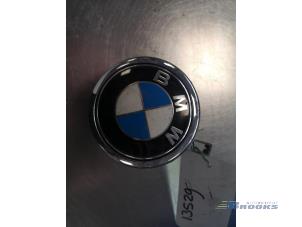 Usagé Poignée hayon BMW 1 serie (E87/87N) 118d 16V Prix € 24,00 Règlement à la marge proposé par Autobedrijf Brooks