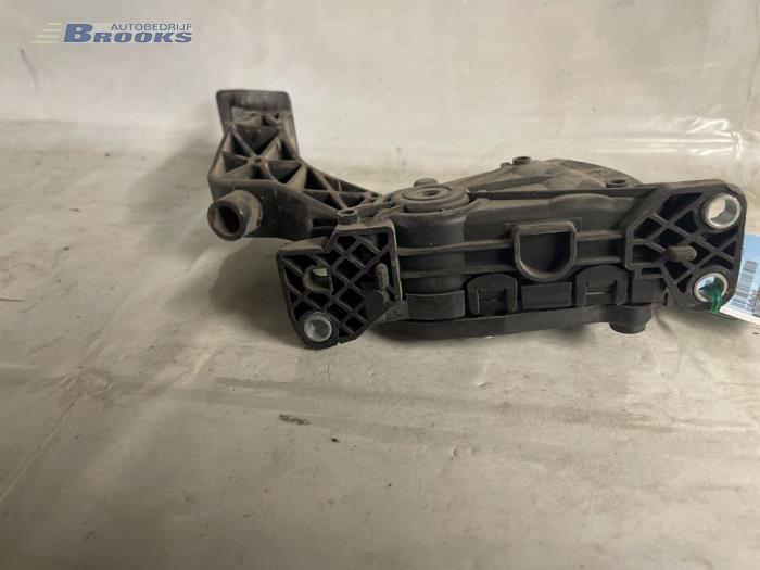 Gaspedalsensor från en Volkswagen Multivan T5 (7E/7HC/7HF/7HM) 2.5 TDi 2005