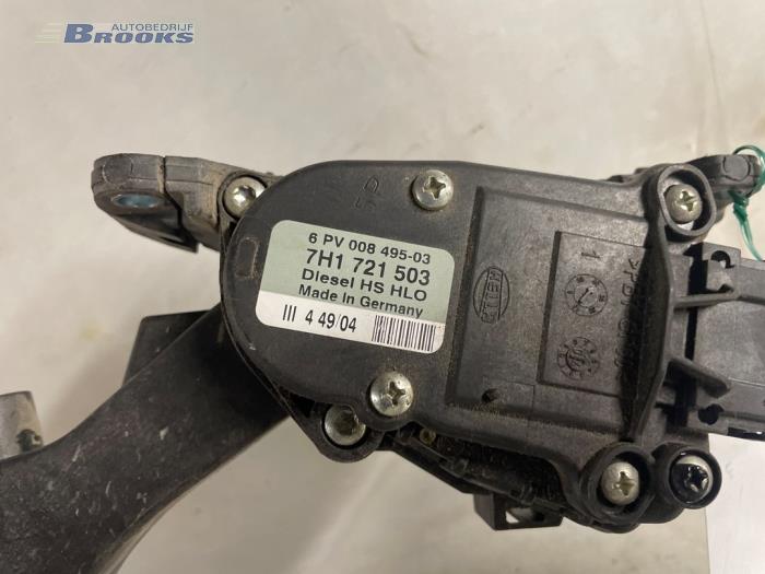 Gaspedalsensor från en Volkswagen Multivan T5 (7E/7HC/7HF/7HM) 2.5 TDi 2005