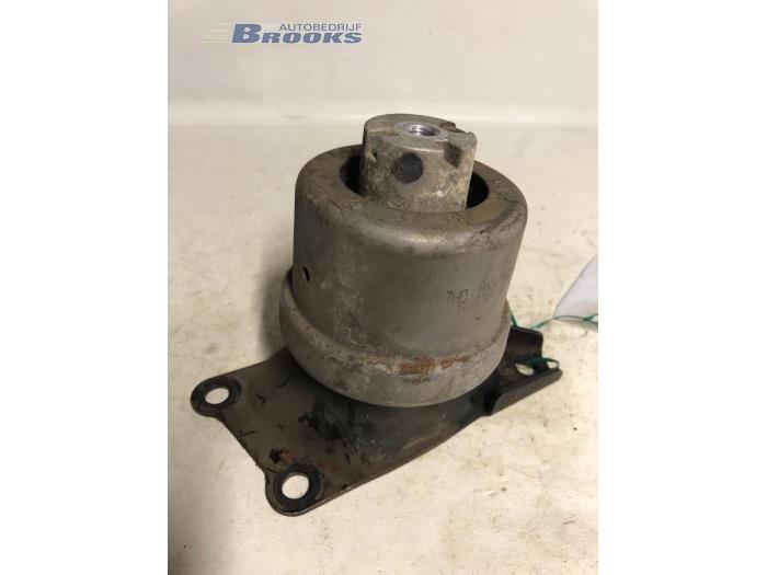 Used Engine mount Volkswagen Multivan T5 (7E/7HC/7HF/7HM) 2.5 TDi Price € 20,00 Margin scheme offered by Autobedrijf Brooks