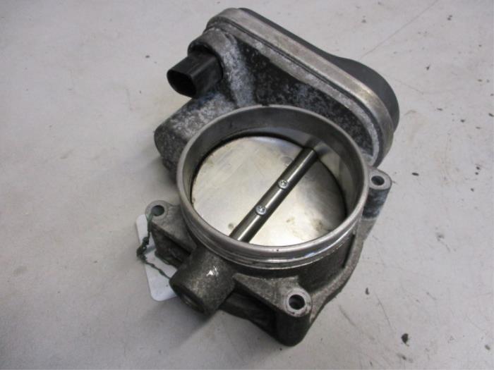 Usagé Boitier papillon BMW 5 serie (E60) 545i 32V Prix € 80,00 Règlement à la marge proposé par Autobedrijf Brooks