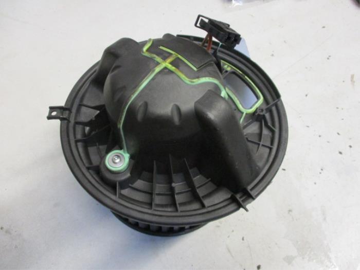 Motor de ventilador de calefactor de un BMW 1 serie (E87/87N) 118d 16V 2007