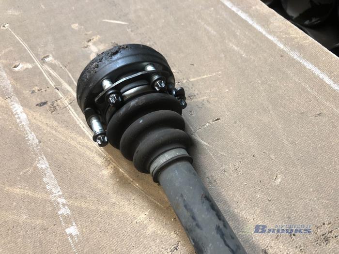 Drive shaft, rear left from a BMW 3 serie (E90) 325i 24V 2005