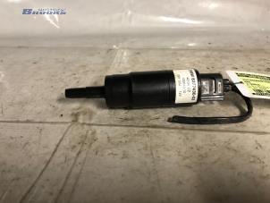 Usagé Pompe lave-glace avant BMW 3 serie (E90) 325i 24V Prix € 30,00 Règlement à la marge proposé par Autobedrijf Brooks