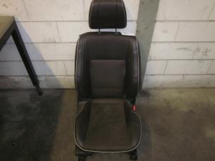 Used Seat, right Mitsubishi Pajero Hardtop (V6/7) 3.2 DI-D 16V Autom. Price € 95,00 Margin scheme offered by Autobedrijf Brooks