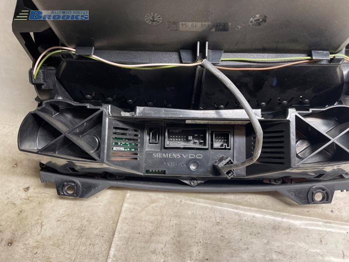Heater control panel from a Mercedes-Benz E Combi (S211) 2.2 E-220 CDI 16V 2008