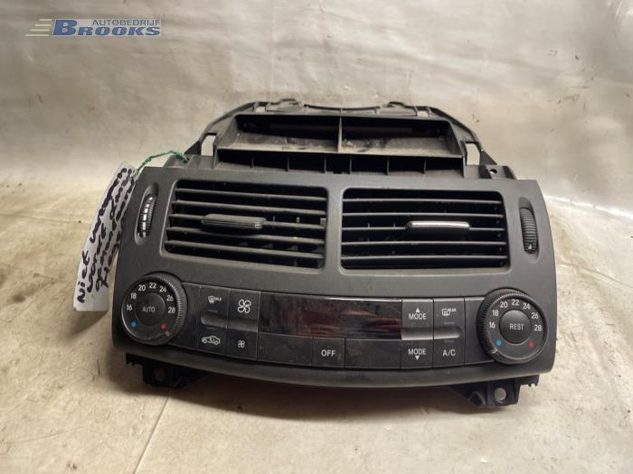 Heater control panel from a Mercedes-Benz E Combi (S211) 2.2 E-220 CDI 16V 2008