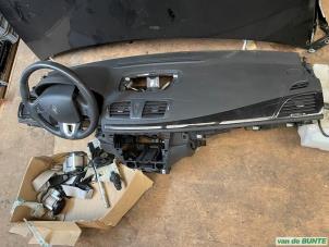 Używane Airbag set + dashboard Renault Megane III Berline (BZ) 1.2 16V TCE 115 Cena € 500,00 Procedura marży oferowane przez van de Bunte Teuge B.V.