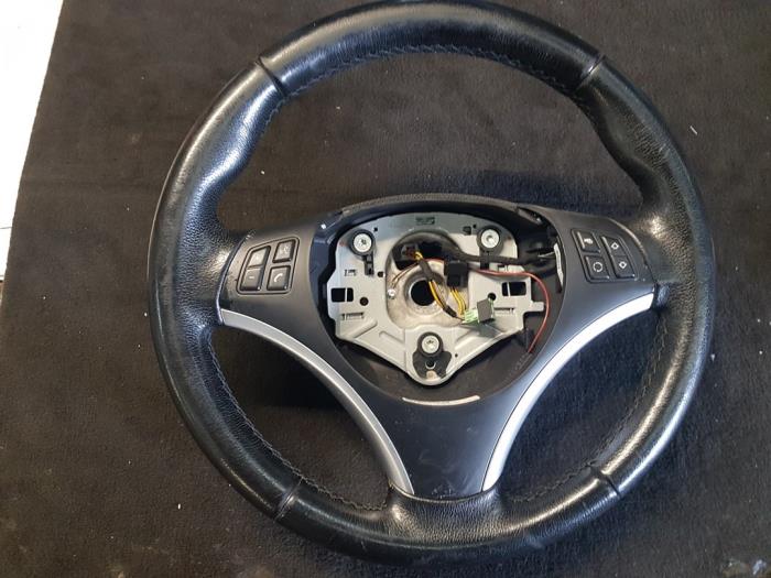 Używane Kierownica BMW 1 serie (E81) 116i 1.6 16V Cena € 52,50 Procedura marży oferowane przez van de Bunte Teuge B.V.