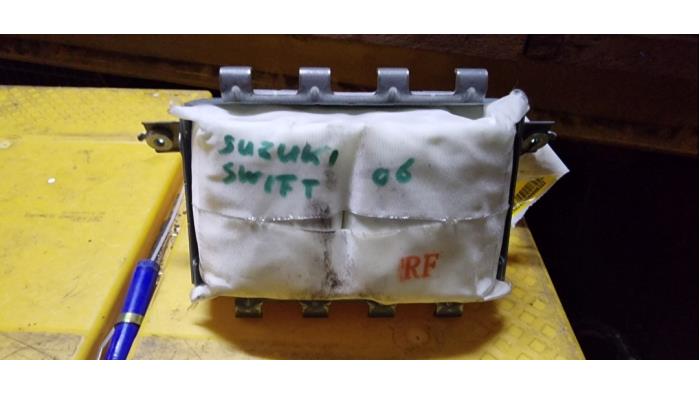 Poduszka powietrzna kolanowa z Suzuki Swift (ZA/ZC/ZD1/2/3/9) 1.3 VVT 16V 2006