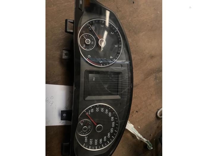 Odometer KM from a Volkswagen Golf Plus (5M1/1KP)  2011