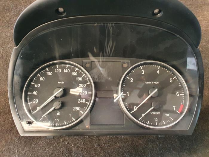 Odometer KM from a BMW 3 serie (E90) 318i 16V 2008