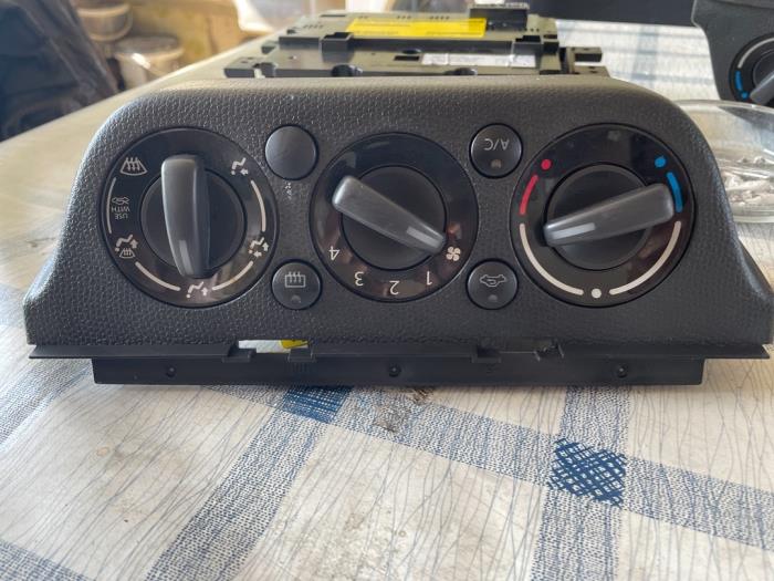 Heater control panel Suzuki Swift 3951062J4