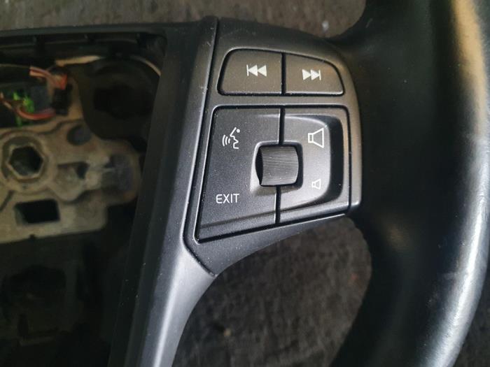 Steering wheel from a Volvo V40 (MV) 2.0 D4 16V 2014
