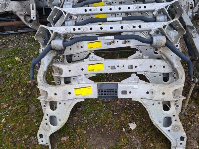 Usados Subchasis BMW 3 serie (E90) 316i 16V Precio € 157,50 Norma de margen ofrecido por van de Bunte Teuge B.V.