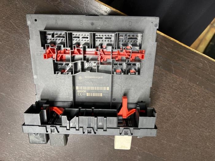 Used Body control computer Volkswagen Golf Plus (5M1/1KP) 1.4 16V Price € 36,75 Margin scheme offered by van de Bunte Teuge B.V.