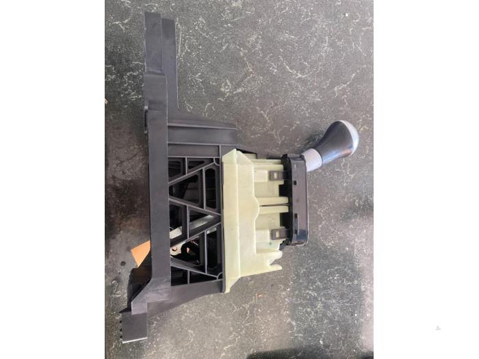 Automatic gear selector from a Mercedes-Benz B (W245,242) 1.5 B-150 16V 2009