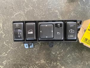 Gebrauchte Schalter (sonstige) Nissan Pathfinder (R51) 2.5 dCi 16V 4x4 Preis € 25,00 Margenregelung angeboten von van de Bunte Teuge B.V.
