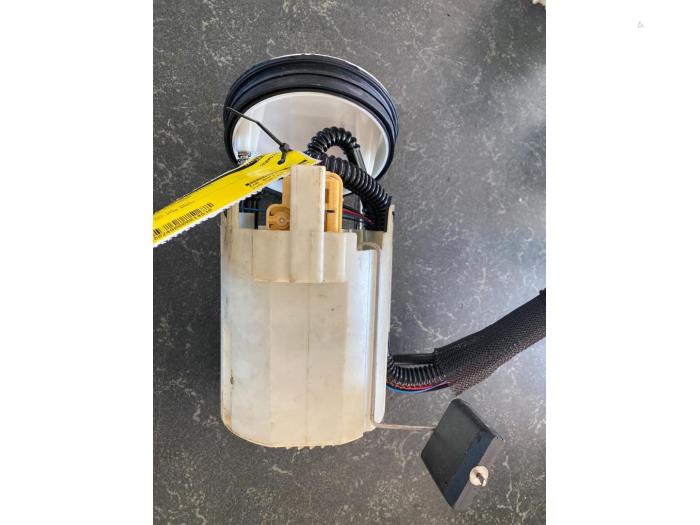 Usagé Pompe carburant électrique Mercedes C (W203) 2.2 C-220 CDI 16V Prix € 78,75 Règlement à la marge proposé par van de Bunte Teuge B.V.