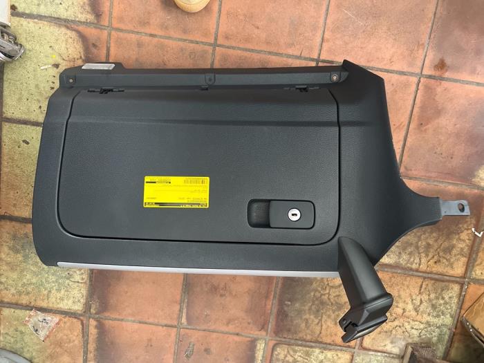 Begagnade Handskfack Volkswagen Scirocco (137/13AD) 1.4 TSI 160 16V Pris € 131,25 Marginaltabell erbjuds av van de Bunte Teuge B.V.