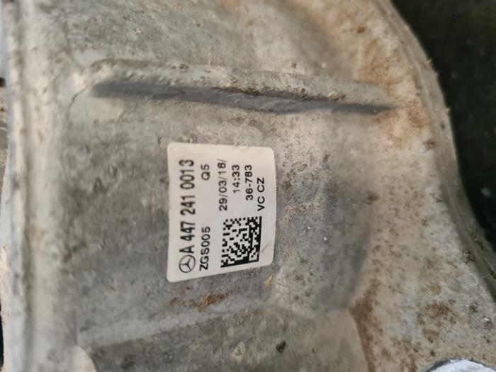 Engine mount from a Mercedes-Benz V (447.8) 2.1 220 CDI, 220 d 16V 2018
