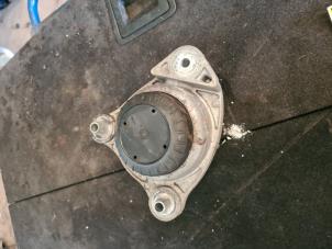 Engine mount from a Mercedes-Benz V (447.8) 2.1 220 CDI, 220 d 16V 2018