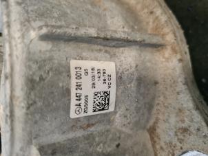 Engine mount from a Mercedes-Benz V (447.8) 2.1 220 CDI, 220 d 16V 2018