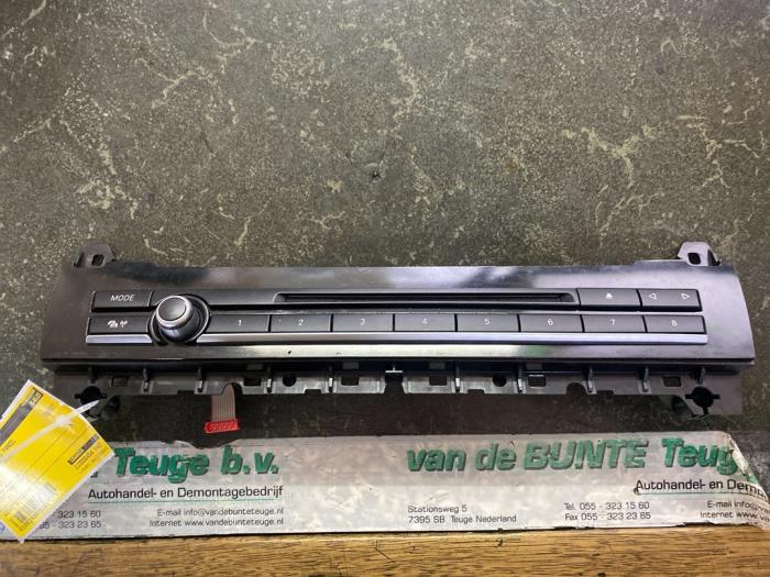 Używane Panel obslugi radia BMW 5 serie (F10) 520d 16V Cena € 103,95 Procedura marży oferowane przez van de Bunte Teuge B.V.