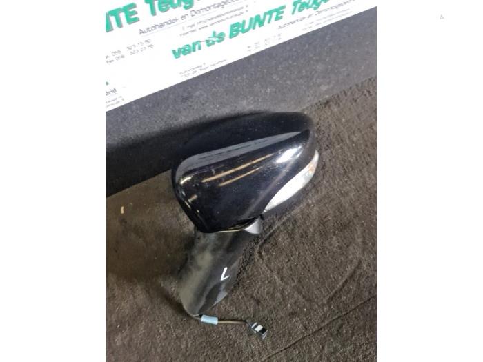 Wing mirror, left from a Renault Clio IV (5R) 1.5 dCi 90 FAP 2015
