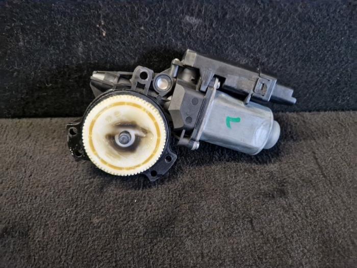 Usados Motor de ventanilla de puerta Kia Pro cee'd (EDB3) 1.4 CVVT 16V Precio € 31,50 Norma de margen ofrecido por van de Bunte Teuge B.V.
