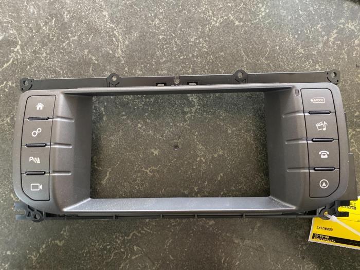 Używane Panel obslugi radia Landrover Range Rover Evoque (LVJ/LVS) 2.0 D 180 16V Cena € 131,25 Procedura marży oferowane przez van de Bunte Teuge B.V.