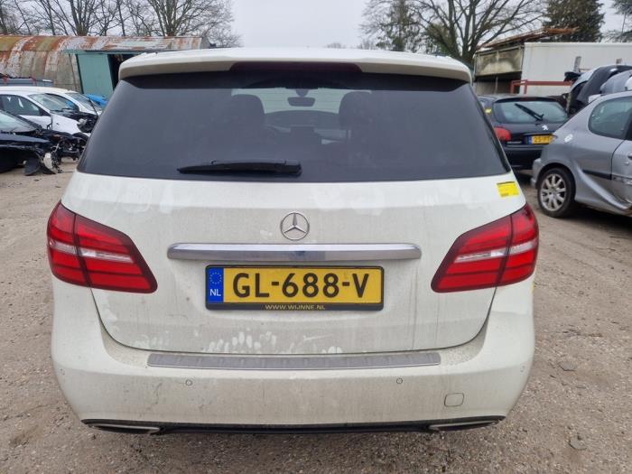Begagnade Baklucka Mercedes B (W246/W242) 1.6 B-180 BlueEFFICIENCY Turbo 16V Pris € 525,00 Marginaltabell erbjuds av van de Bunte Teuge B.V.