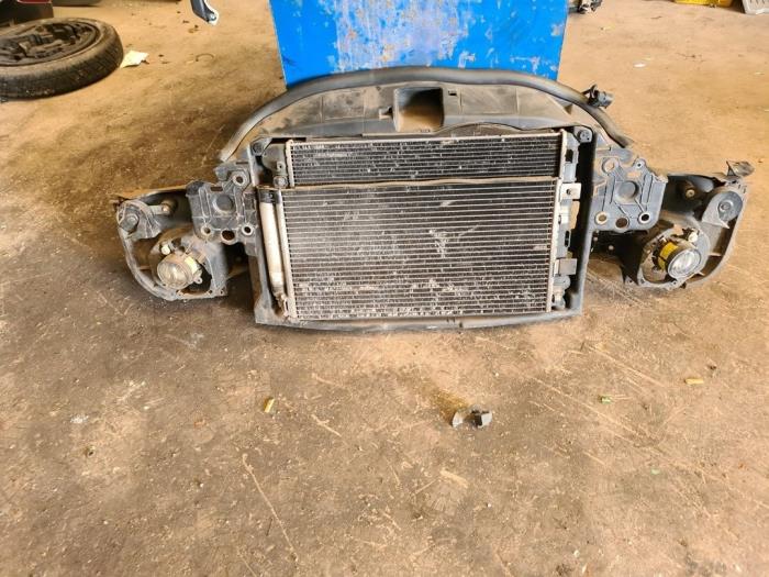 Begagnade Front BMW Mini (R50/53) 1.6 16V One Pris € 157,50 Marginaltabell erbjuds av van de Bunte Teuge B.V.