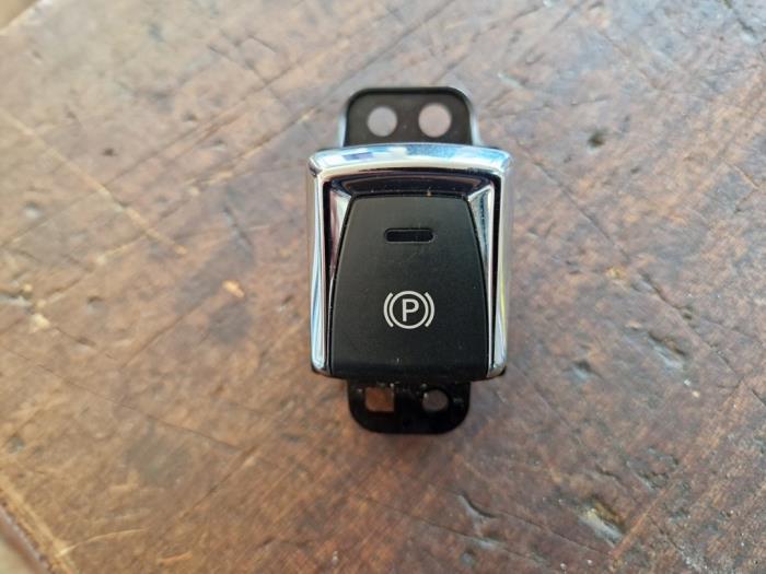 Gebrauchte Handbremse Schalter Nissan Qashqai (J11) 1.2 DIG-T 16V Preis € 52,50 Margenregelung angeboten von van de Bunte Teuge B.V.