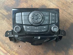 Used Radio control panel Chevrolet Cruze SW (308) 2.0 D 16V Price € 100,00 Margin scheme offered by van de Bunte Teuge B.V.