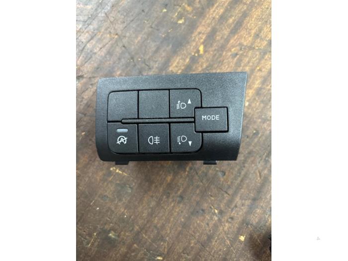 Fog light switch from a Peugeot Boxer (U9) 2.2 Blue HDi 140 2020
