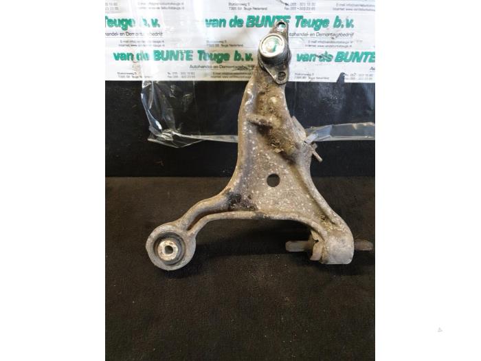 Front wishbone, left from a Volvo V70 (SW) 2.4 D5 20V 2003
