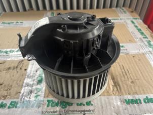 Usados Motor de ventilador de calefactor Volkswagen Up! (121) 1.0 12V 60 Precio € 50,00 Norma de margen ofrecido por van de Bunte Teuge B.V.