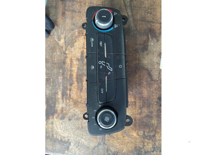 Usagé Commande chauffage Ford Focus 3 Wagon 1.0 Ti-VCT EcoBoost 12V 100 Prix € 105,00 Règlement à la marge proposé par van de Bunte Teuge B.V.