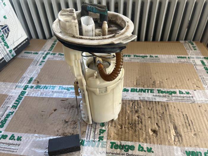 Usagé Pompe essence Volkswagen Golf Plus (5M1/1KP) 1.4 16V Prix € 52,50 Règlement à la marge proposé par van de Bunte Teuge B.V.