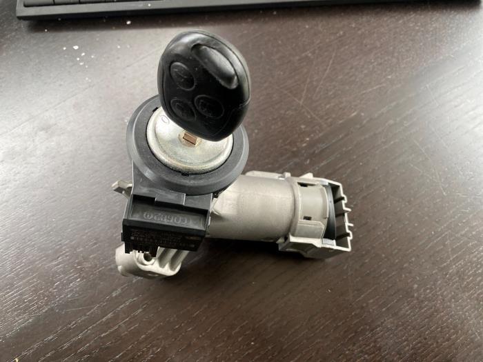 Ignition lock + key from a Ford Tourneo Courier (JU2) 1.0 Ti-VCT EcoBoost 12V 2019