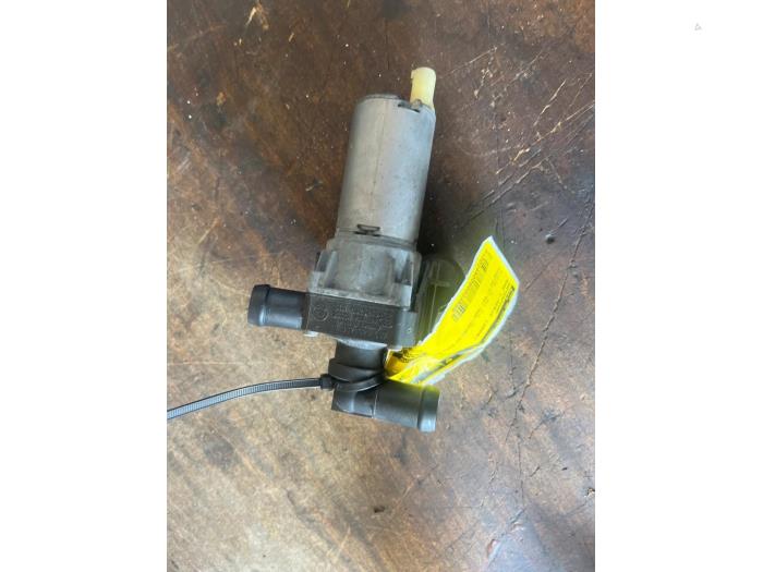 Gebrauchte Wasserpumpe BMW 1 serie (E87/87N) 116i 1.6 16V Preis € 52,50 Margenregelung angeboten von van de Bunte Teuge B.V.