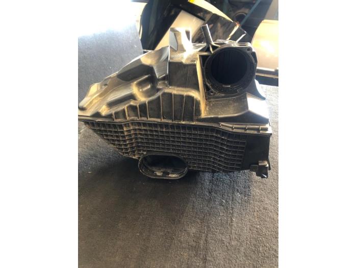 Gebrauchte Luftfiltergehäuse Renault Captur I (2R) 1.5 Energy dCi 110 FAP Preis auf Anfrage angeboten von van de Bunte Teuge B.V.