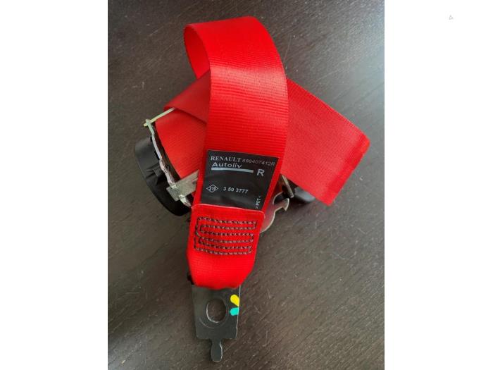 Tensor de cinturón de seguridad derecha detrás de un Renault Clio IV (5R) 1.6 Turbo 16V RS 200 EDC 2014