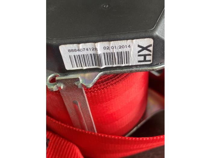 Tensor de cinturón de seguridad derecha detrás de un Renault Clio IV (5R) 1.6 Turbo 16V RS 200 EDC 2014
