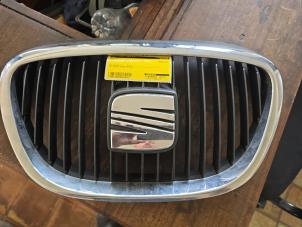 Używane Grill Seat Leon (1P1) 1.4 TSI 16V Cena € 52,50 Procedura marży oferowane przez van de Bunte Teuge B.V.